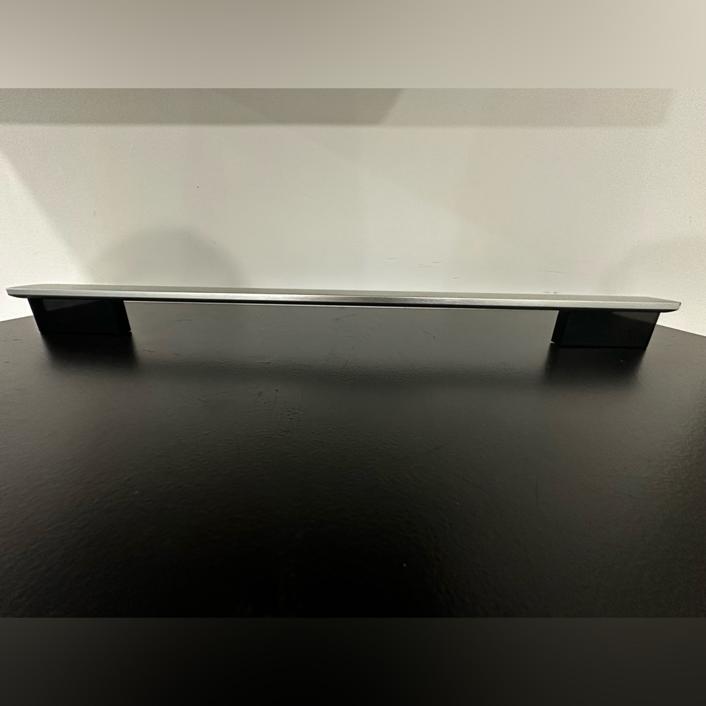 MIELE REFRIGERATOR HANDLE 22”      No. 5224.